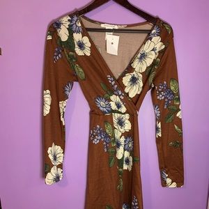 NWT Gorgeous flowy flower print dress - never worn